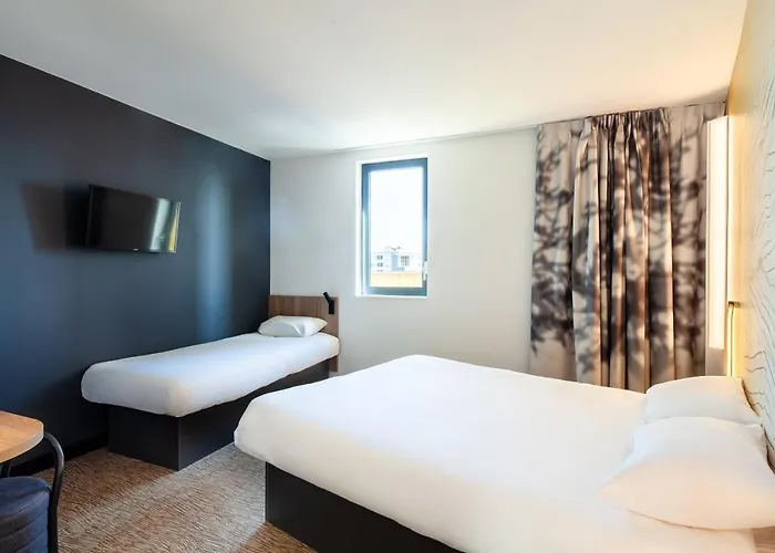 Bordeaux Andre De Cubzac מלון