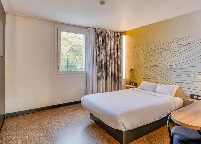 Bordeaux Andre De Cubzac מלון *