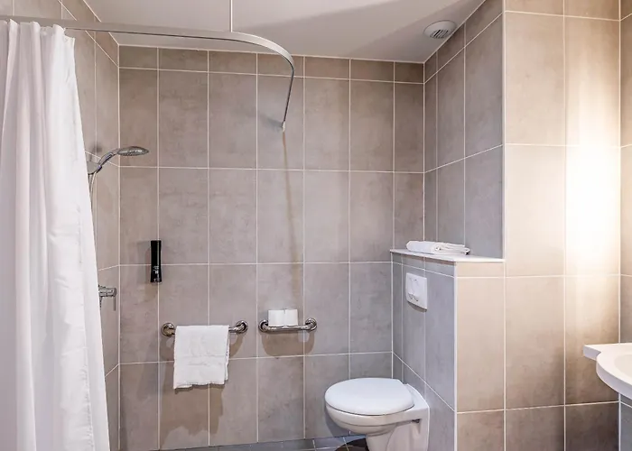 Bordeaux Andre De Cubzac מלון *